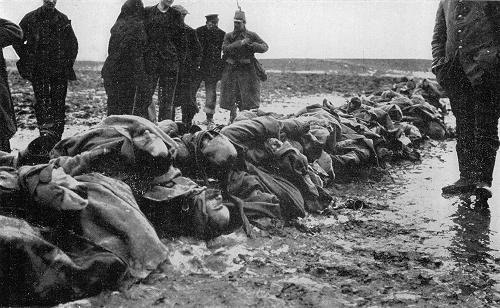 Ostfront 1. Weltkrieg: Gefallene auf dem Schlachtfeld bei Memel